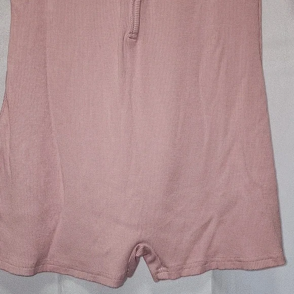 BOGO $2 Women's Pink Long Sleeve Ribbed Romper M loungewear pj's - Picture 8 of 15
